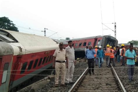 Howrah Mumbai CSMT Train Accident Images Of Howrah Mumbai CSMT Train