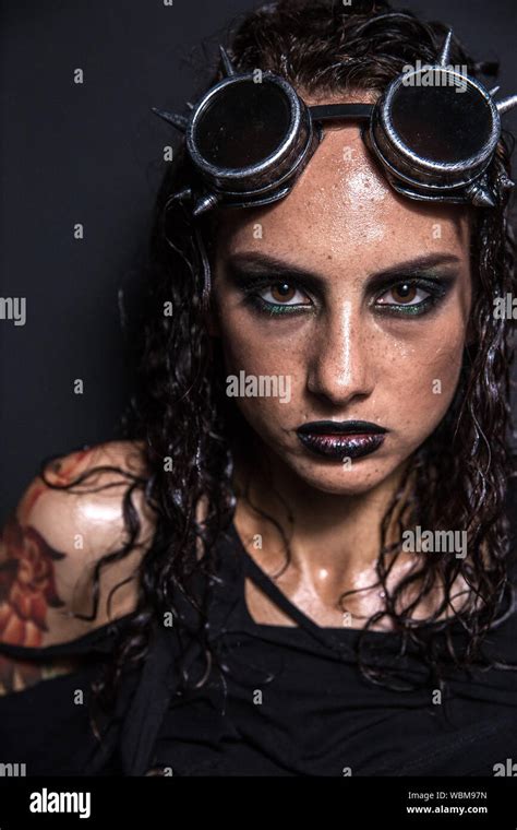 Frau Steampunk Fotos Und Bildmaterial In Hoher Aufl Sung Alamy