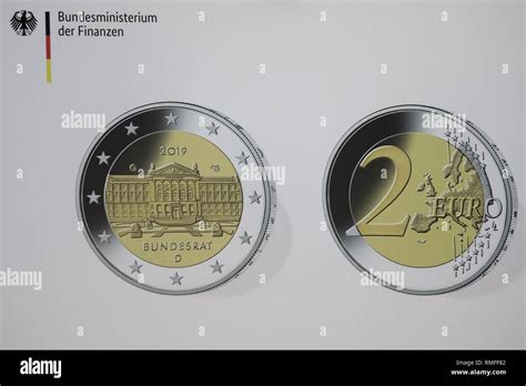 Moneda conmemorativa de dos euros fotografías e imágenes de alta