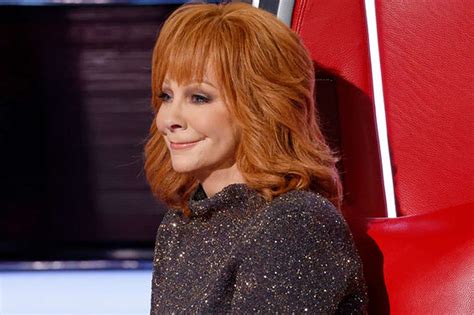 Reba Mcentire Hands Fellow Voice Coaches Tissues For Their Tears