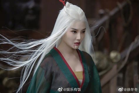 演绎白发魔女，自黑“史上最肥最凶的白发魔女”