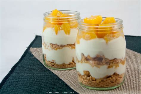 Mousse Di Yogurt Greco Con Pesche E Amaretti Breakfast At Tiffany S