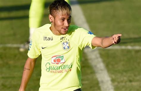 Neymar Vuelve Al Centro De Concentración De Brasil