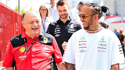 Lewis Hamilton terá contrato milionário a Ferrari