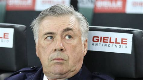 PSG Carlo Ancelotti réagit au titre de meilleur entraîneur de l