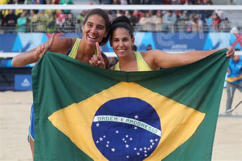 V Lei De Praia Brasileiro Fatura Dois Ouros Em Santiago Hora Campinas