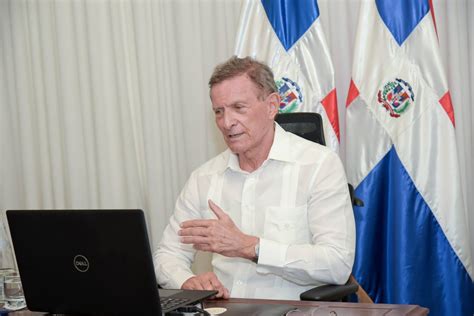 Canciller Roberto Álvarez recibe Copias de Estilo de cinco nuevos