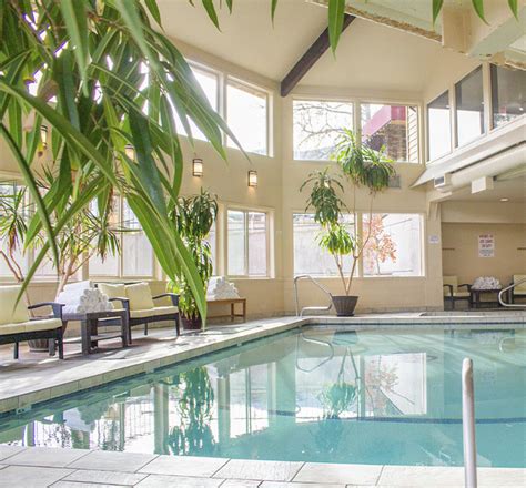 Enjoy Our Indoor Pool and Hot Tub In Ashland, Oregon