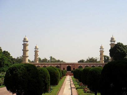 Tomb of Jahangir - InfopediaPk - All Facts in One Site!