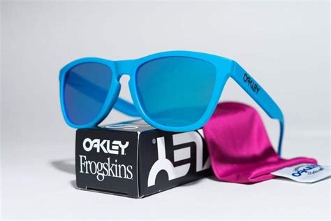 Oakley Frogskins Sunglasses | Review, History & Guide