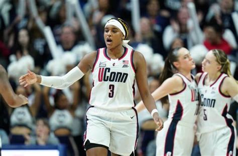 Uconn Vs Iowa Predictions Final Four Picks And Odds March Madness