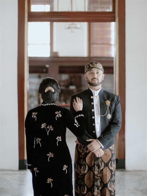 Female Daily Editorial Bernuansa Klasik Intip Keindahan Prewedding