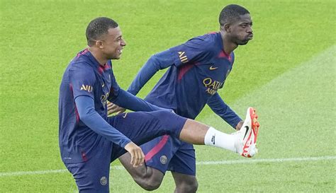 Foto Melihat Keceriaan Kylian Mbappe Saat Kembali Berlatih Bersama PSG