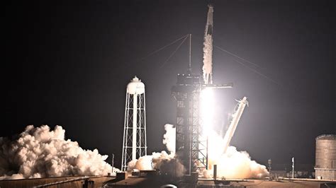 Spacex And Nasa Launch Crew To Iss Three Days After Scrubbed Mission