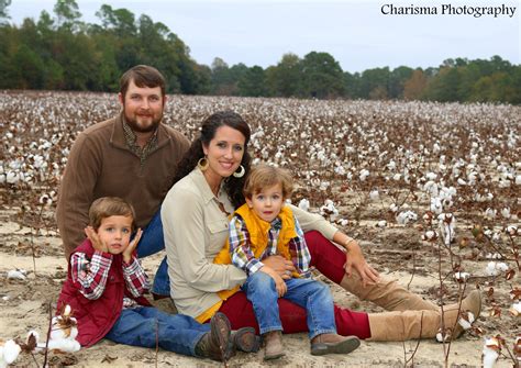 cotton field photography | Family picture outfits, Family posing ...