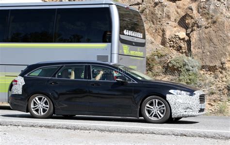 Ford Mondeo Driver Pulls A Knife On Motorist He Had Been Tailgaiting