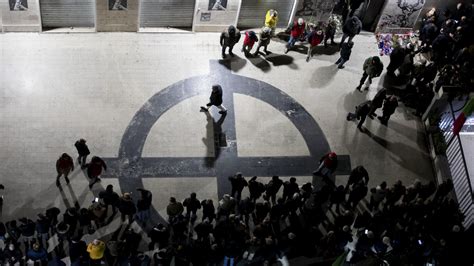 Via La Croce Celtica Da Acca Larentia Stop Alla Manifestazione Del 7 1