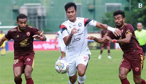 Foto Takluk Dari PSM Makassar Arema Telan Kekalahan Kelima Beruntun