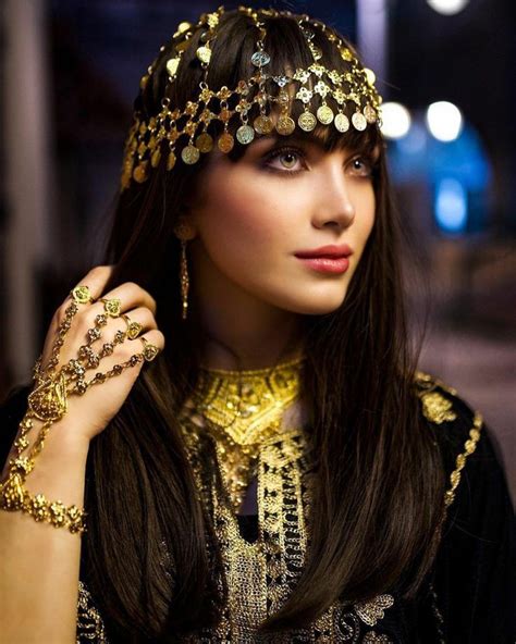 Top 12 Stylish Arabic Hairstyles For Long Hair To Look Stunning Glowalley