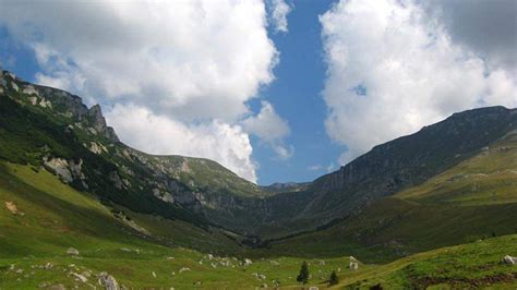 Satul Turistic Din Rom Nia Unde Te Simti Ca N Rai Oamenii Merg Aici