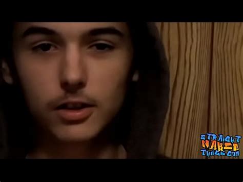 Hetero Flaco Se Pajea Su Enorme Polla Hasta Correrse XVIDEOS