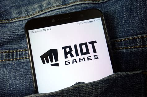 Riot Games Cambia Logo