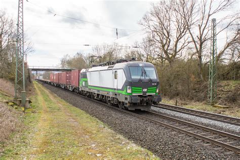 Mit Einem Containerzug Bei Kerzell Am Bahnbilder De