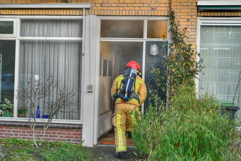 Zelfgemaakte Kerstkrans Vliegt In De Fik