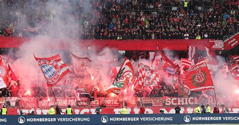 Fc Bayern Pyro Exzess Der Ultras B Ller Auf Den Platz