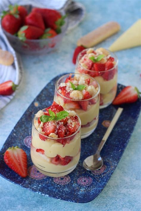 Bicchierini Di Crema Pasticcera E Fragole Cibo Che Passione