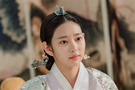 Izones Kim Min Ju Transforms Into A Regal Crown Princess In The Forbidden Marriage Soompi