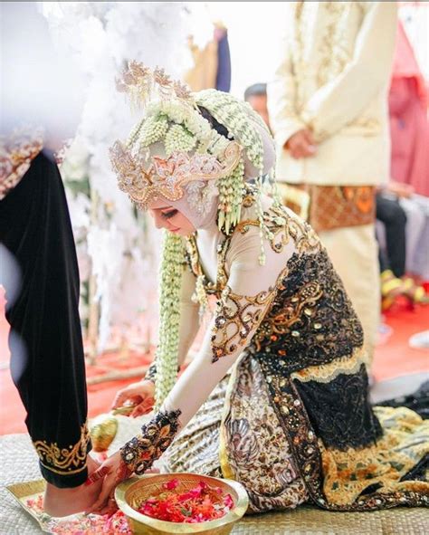 Pin Oleh Untari Meistuti Di Wedding Preparation Pose Pasangan