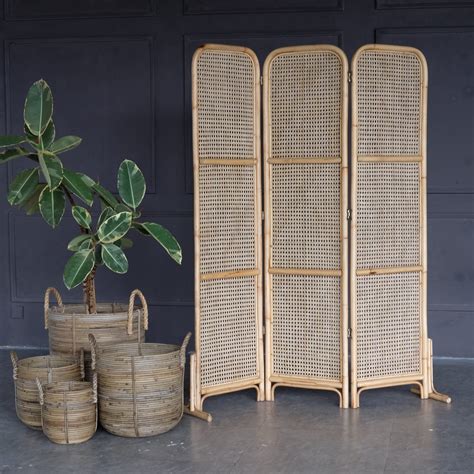 Kelly Rattan Partition Tanganketiga