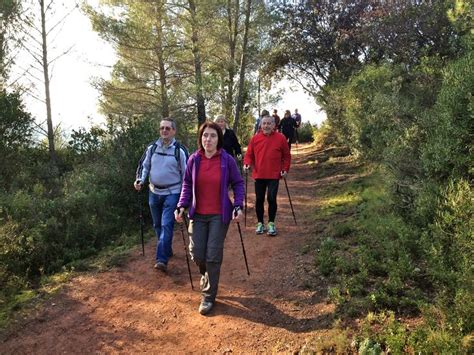 Aprenent la tècnica de la marxa nòrdica per la vall de Sant Daniel