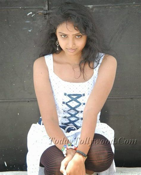 Hotactress ANAGARIKAM WAHEEDA HOT AND SPICY NAVEL AND BOOPS SHOW