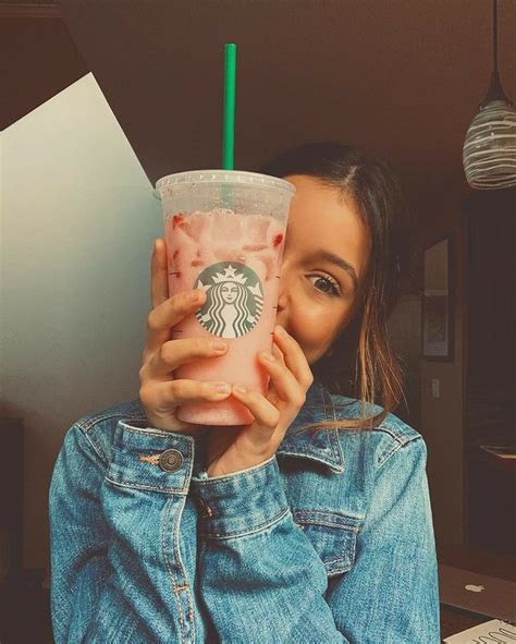 𝙨𝙩𝙖𝙧𝙗𝙪𝙘𝙠𝙨 Starbucks Pictures Starbucks Girl Starbucks Photography