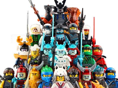 KOSTKY SADA 24 FIGUREK GARMADON AKITA LLOYD HARUMI NINJAGO LEGO