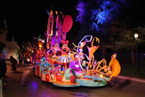 Mickey S Soundsational Parade At Night Outshines Day Version At