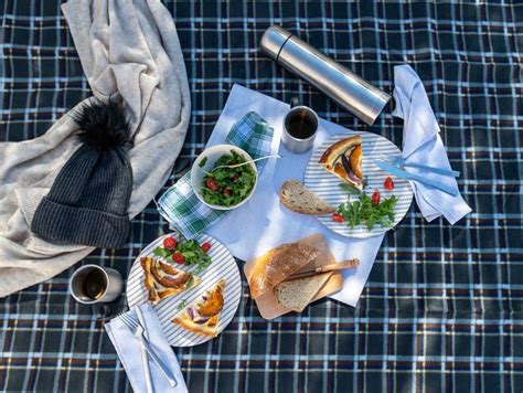 The Best Waterproof Picnic Blankets | Picnic Lifestyle