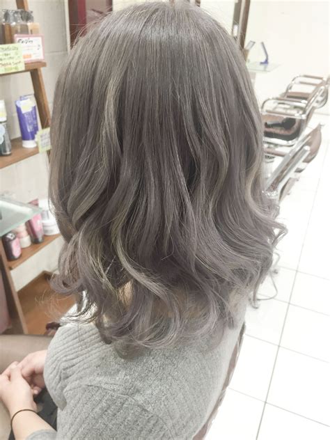 お客様ヘアカラー””ブリーチでグレージュダブルカラー×ミディアムボブヘア”” Days原宿 透明感カラーで選ばれる美容師no1 中村