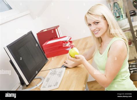 Gesunde Ern Hrung Am Arbeitsplatz Eating Healthy At The Workplace