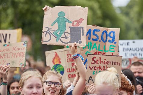 Weltweite Aktion Fridays For Future Ruft In Leipzig Zu Klimastreik Auf