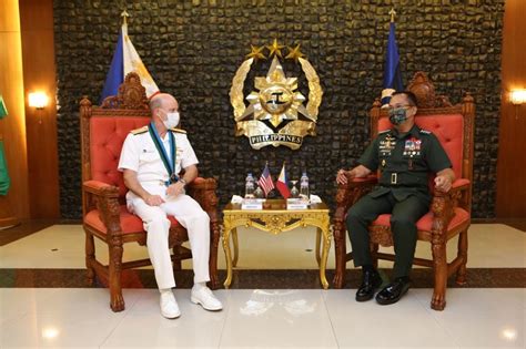 Commander U S Seventh Fleet Visits Philippines Reaffirms Strong