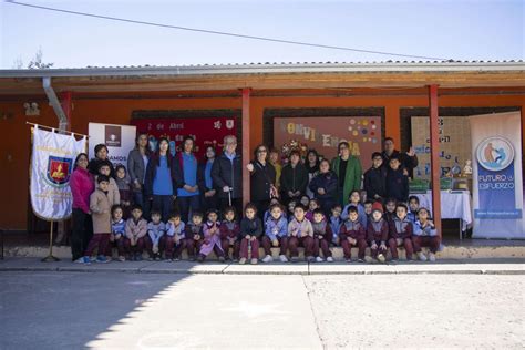 Agrupaci N Futuro Y Esfuerzo Entrega M S De Dos Mil Tiles Escolares En