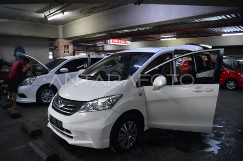 Penjualan Mobil Bekas Jelang Mudik Antara Foto