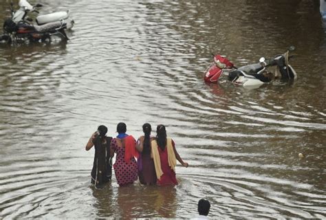 Rain Batters Mumbai For 2nd Consecutive Day Rail Air Traffic Hit