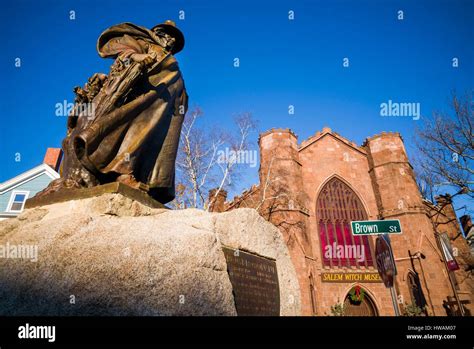 Roger statue salem witch museum hi-res stock photography and images - Alamy