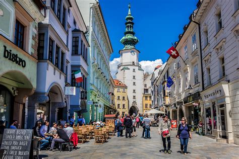 Bratislava from Vienna by bus with coffee & cake - Bratislava City Tours