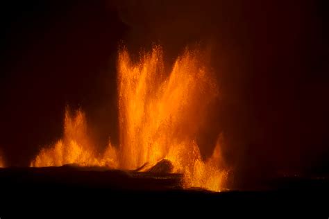 Probudio se vulkan na Islandu pogledajte snimke zastrušujuće erupcije