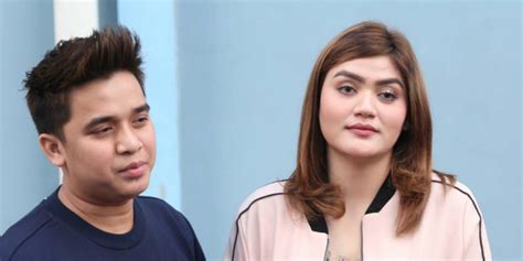 Hilda Vitria Kecewa Dengan Kriss Hatta Soal Urusan Ranjang